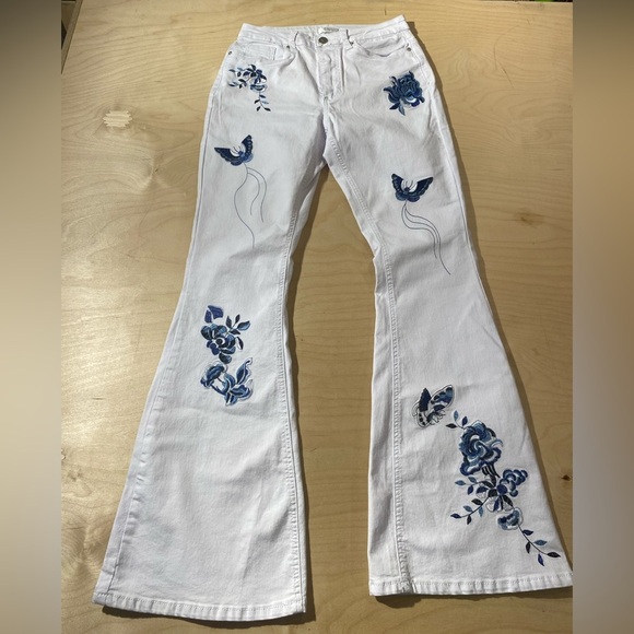 VENUS White Flare Jeans with Blue Embroidery 8 (MV) - Picture 3 of 11
